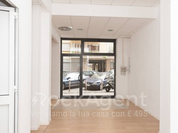 Propriété commerciale à Rome, Italy 61m² No. 96084