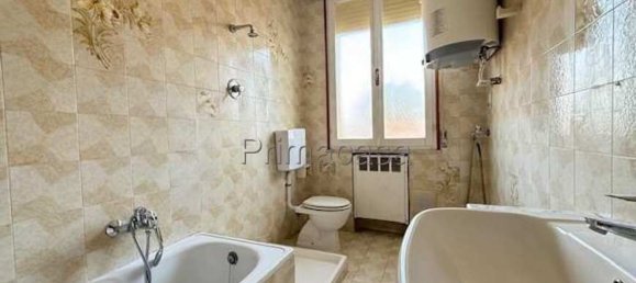 6 غرف نوم شقة في Novellara, Italy رقم 360433 2