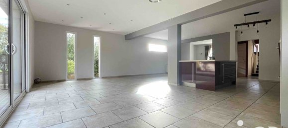 5 bedrooms House in Saint-Avertin, France No. 153424 8