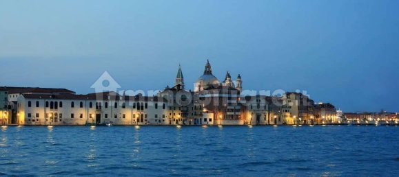 4غرفة عقار تجاري في Venice, Italy رقم 61529 17