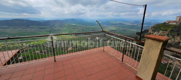 4 bedrooms Apartment in Enna, Italy No. 353903 3