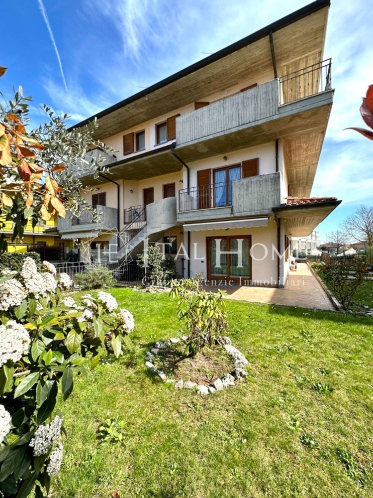17-Zimmer Villa in Bergamo, Italy, Nr. 2174