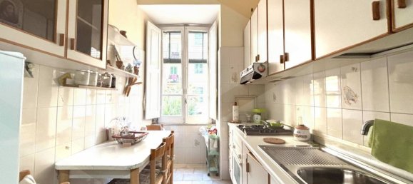 3 rooms Apartment in Naples, Italy No. 19977 2