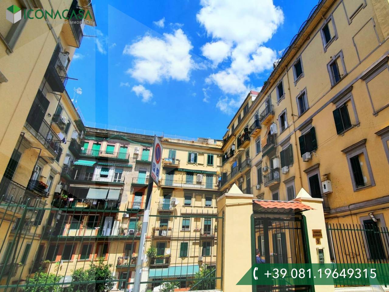 3 rooms Apartment in Naples, Italy No. 19977