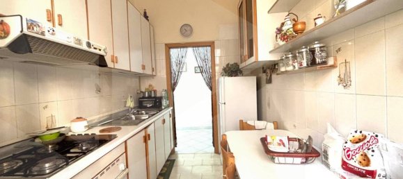 3 rooms Apartment in Naples, Italy No. 19977 3