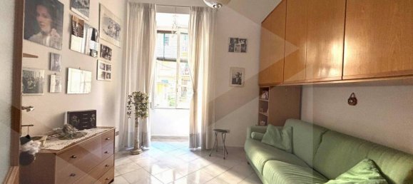 3 rooms Apartment in Naples, Italy No. 19977 6