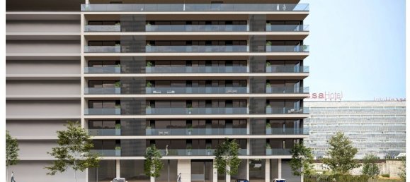 75m² Commercial property in Porto, Portugal No. 15427 3