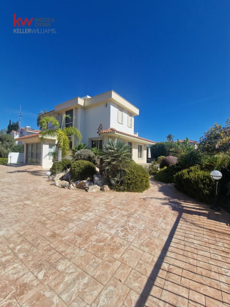 Villa de 4 dormitorios en Pervolia, Cyprus No. 26941