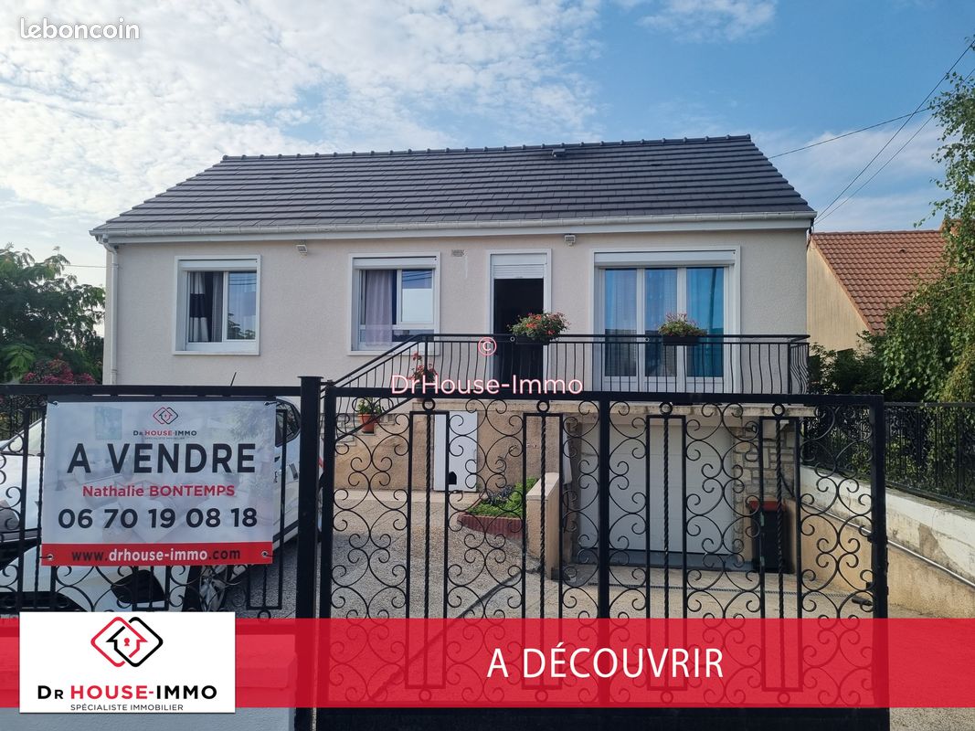 3 bedrooms House in Villemandeur, France No. 252704