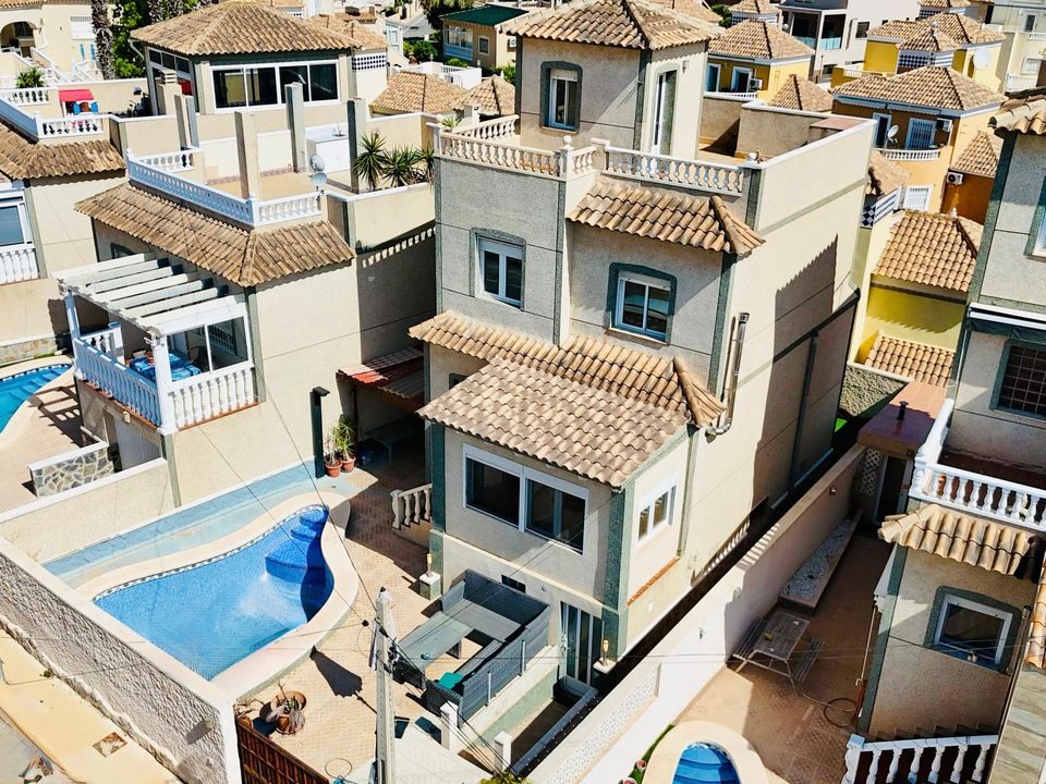 4 bedrooms Villa in San Miguel de Salinas, Spain No. 176464