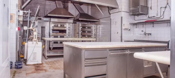 215m² Commercial property in Lisbon, Portugal No. 110314 36