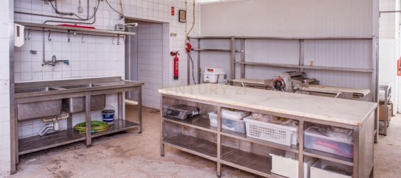 215m² Commercial property in Lisbon, Portugal No. 110314 41