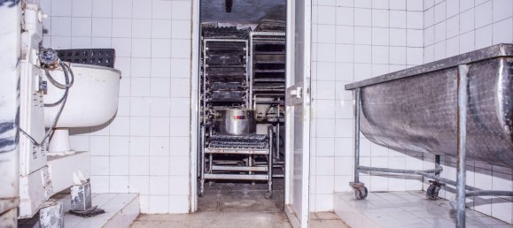 215m² Commercial property in Lisbon, Portugal No. 110314 4