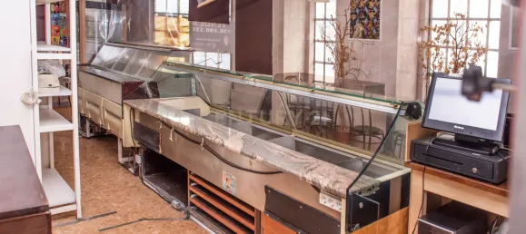 215m² Commercial property in Lisbon, Portugal No. 110314 28