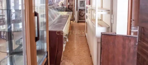 215m² Commercial property in Lisbon, Portugal No. 110314 31