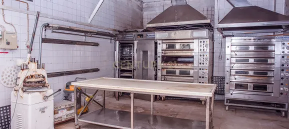 215m² Commercial property in Lisbon, Portugal No. 110314 35