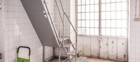 215m² Commercial property in Lisbon, Portugal No. 110314 7
