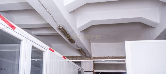 215m² Commercial property in Lisbon, Portugal No. 110314 16