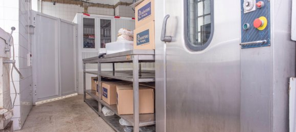 215m² Commercial property in Lisbon, Portugal No. 110314 10