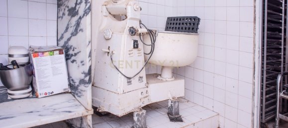 215m² Commercial property in Lisbon, Portugal No. 110314 6