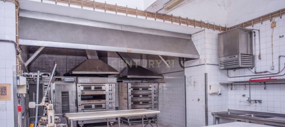 215m² Commercial property in Lisbon, Portugal No. 110314 14