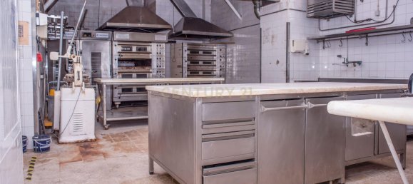 215m² Commercial property in Lisbon, Portugal No. 110314 37