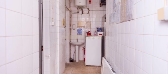 215m² Commercial property in Lisbon, Portugal No. 110314 18