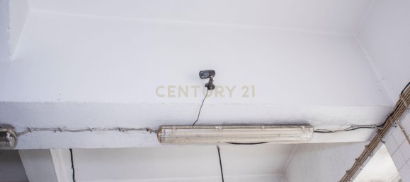 215m² Commercial property in Lisbon, Portugal No. 110314 15