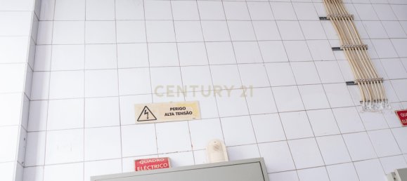 215m² Commercial property in Lisbon, Portugal No. 110314 12