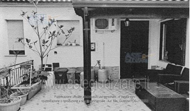 5 rooms Building in Sersale, Italy No. 184776