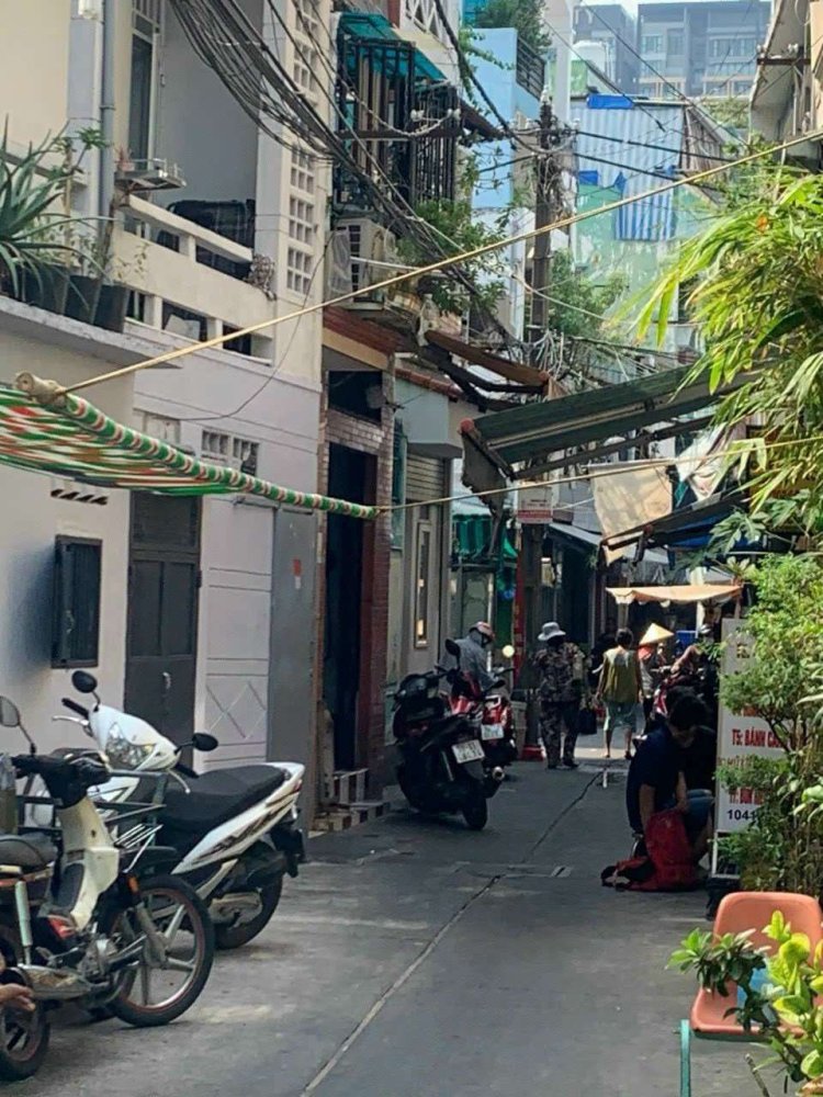 27m² Townhouse in District 1, Vietnam No. 12769