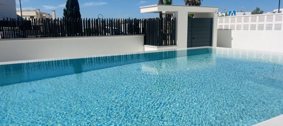 Villa de 4 dormitorios en Mijas, Spain No. 33480 2