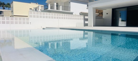 Villa de 4 dormitorios en Mijas, Spain No. 33480 3