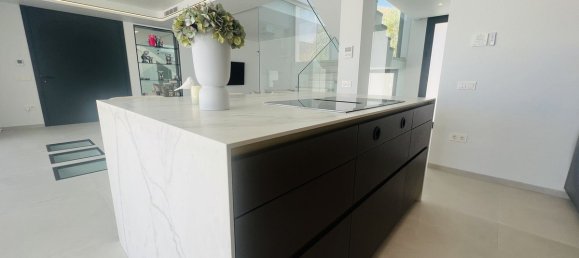 Villa de 4 dormitorios en Mijas, Spain No. 33480 14