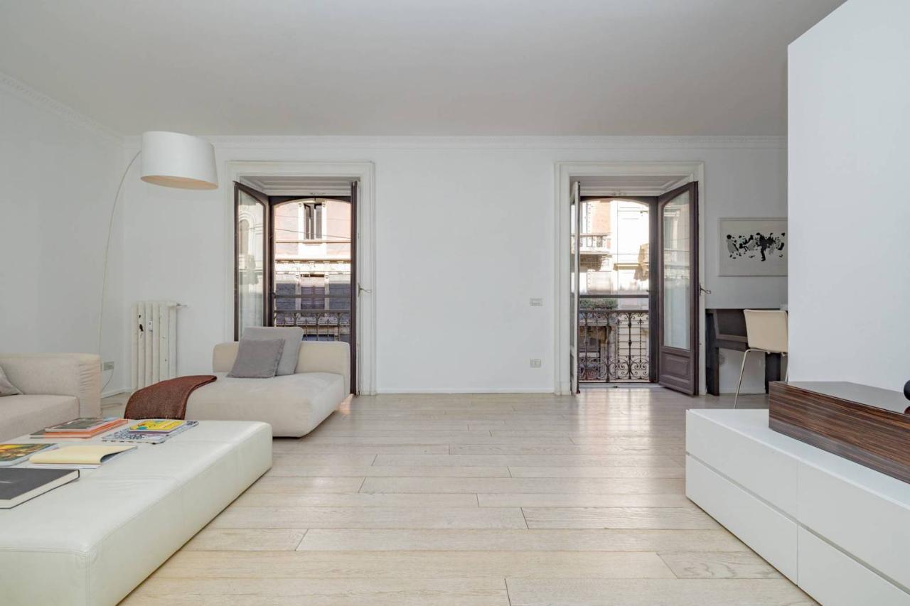 3 rooms Apartment in Milan, Italy No. 242321