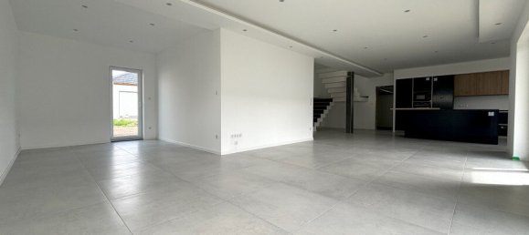 3 bedrooms House in Burnhaupt-le-Haut, France No. 71193 3