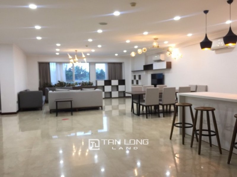 4 bedrooms Apartment in Tay Ho, Vietnam No. 974