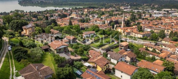 3 غرف نوم فيلا في Gavirate, Italy رقم 131391 31