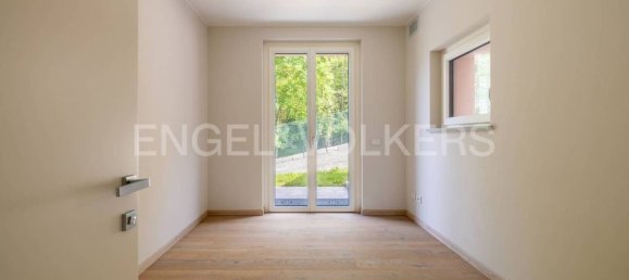 3 غرف نوم فيلا في Gavirate, Italy رقم 131391 7