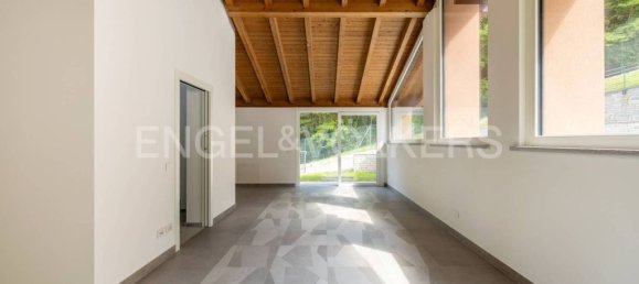 3 غرف نوم فيلا في Gavirate, Italy رقم 131391 18