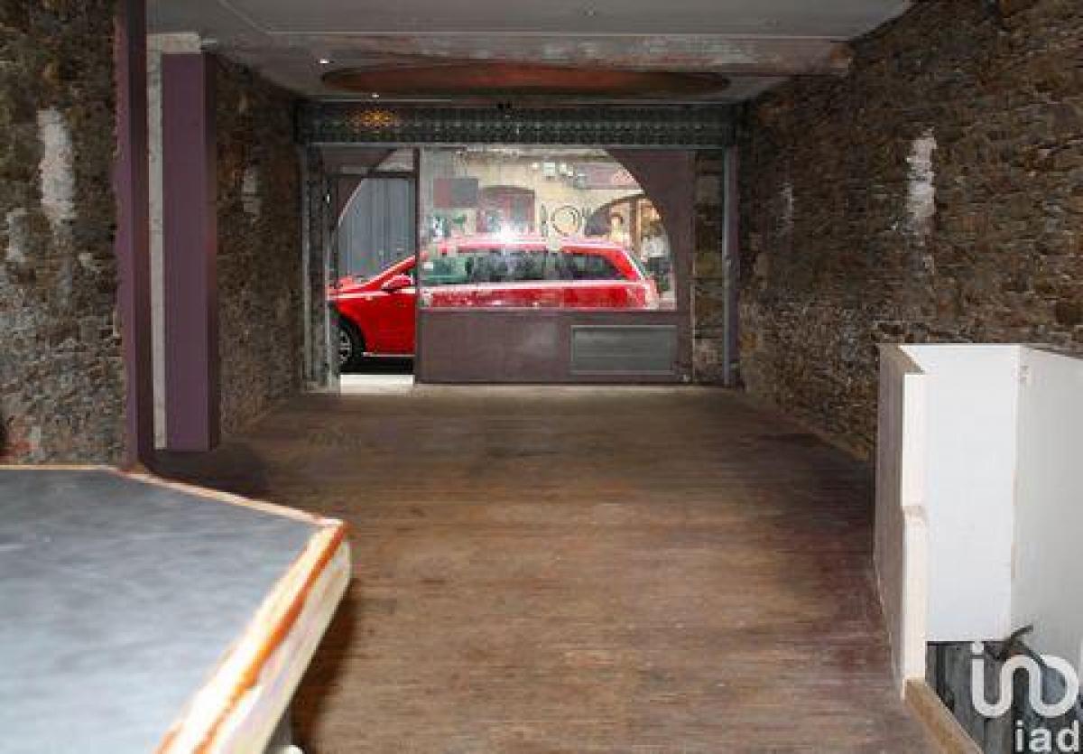 80m² Office in Nantes, France No. 21387