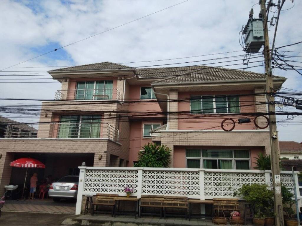 Casa T4 em Suan Luang, Thailand N.º 21638