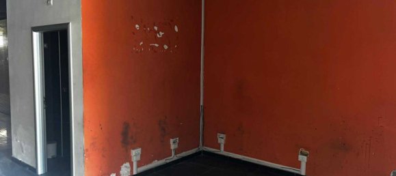 Gewerbliche Immobilie in San Nicola la Strada, Italy 192m², Nr. 364495 3