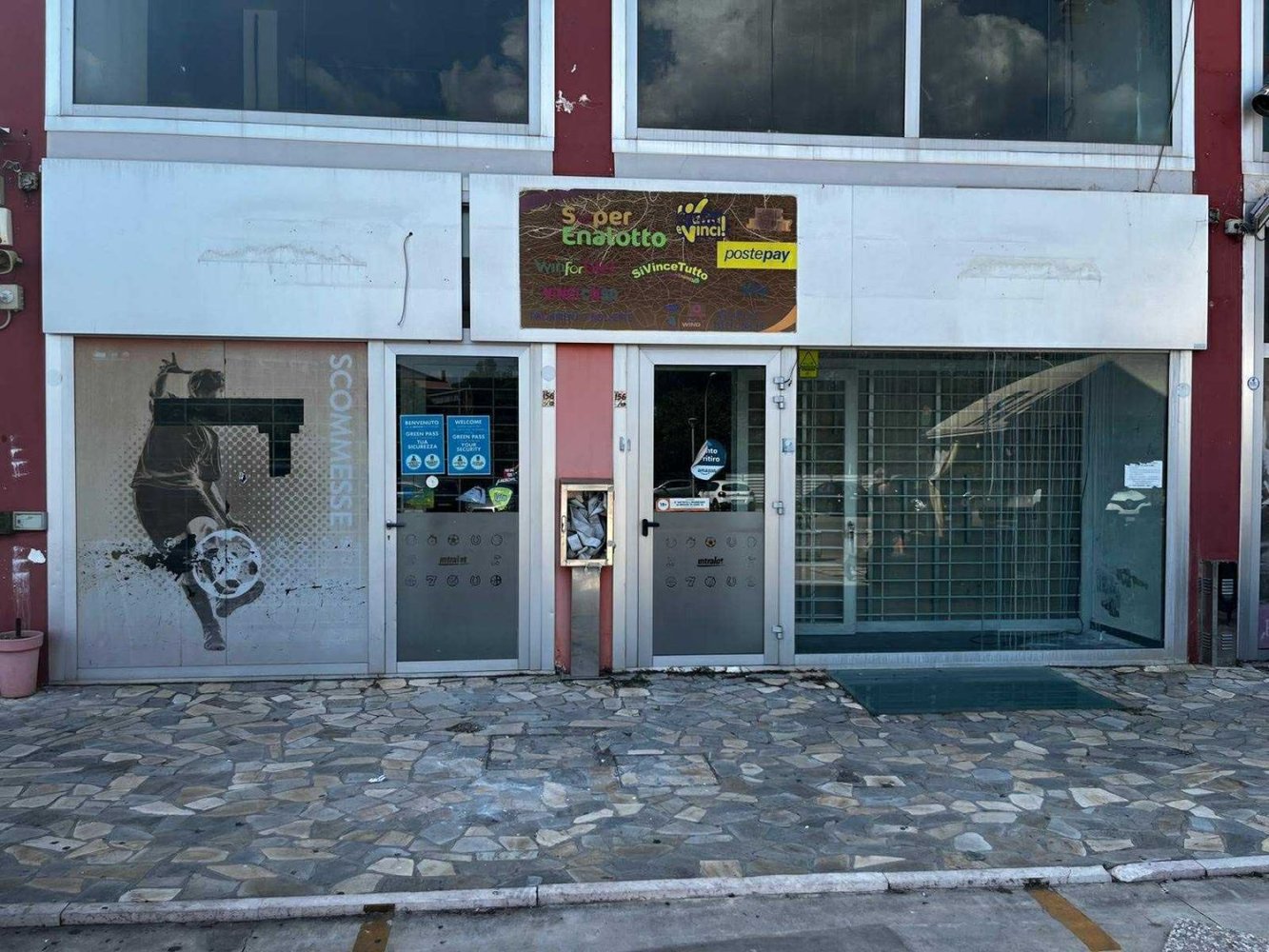 Gewerbliche Immobilie in San Nicola la Strada, Italy 192m², Nr. 364495