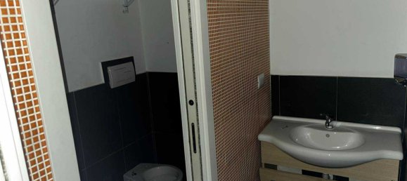 Gewerbliche Immobilie in San Nicola la Strada, Italy 192m², Nr. 364495 4