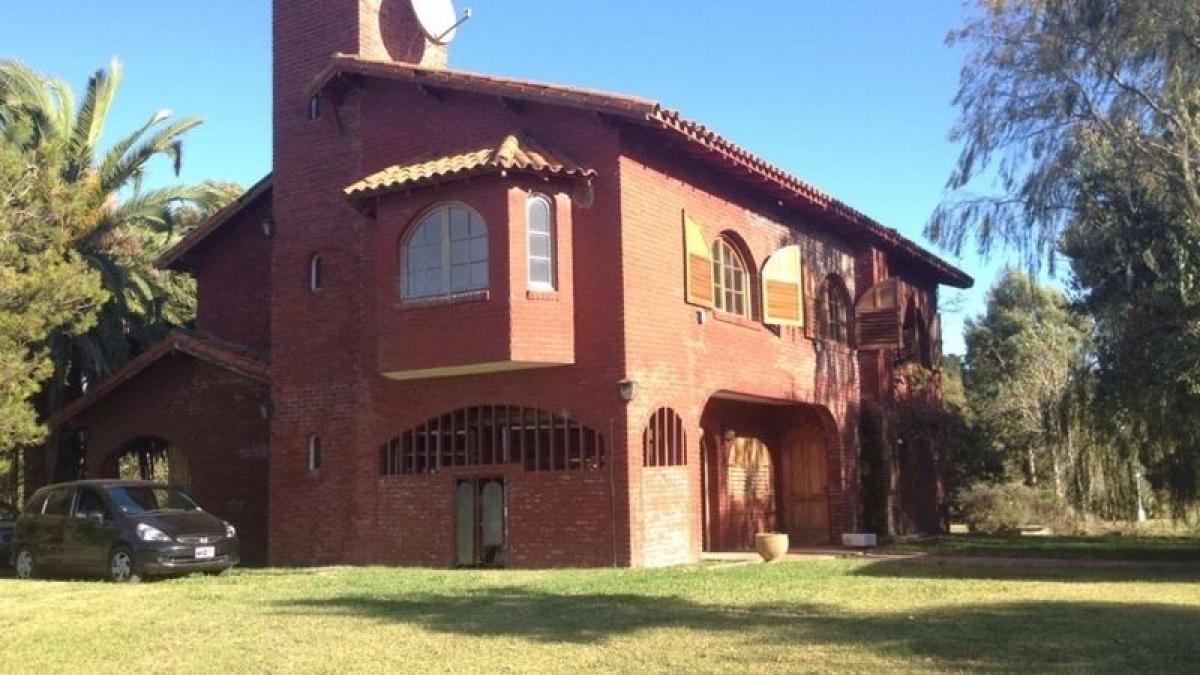 4 bedrooms House in Mar del Plata, Argentina No. 89546