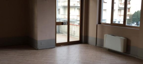 2غرفة عقار تجاري في Montevarchi, Italy رقم 173119 3