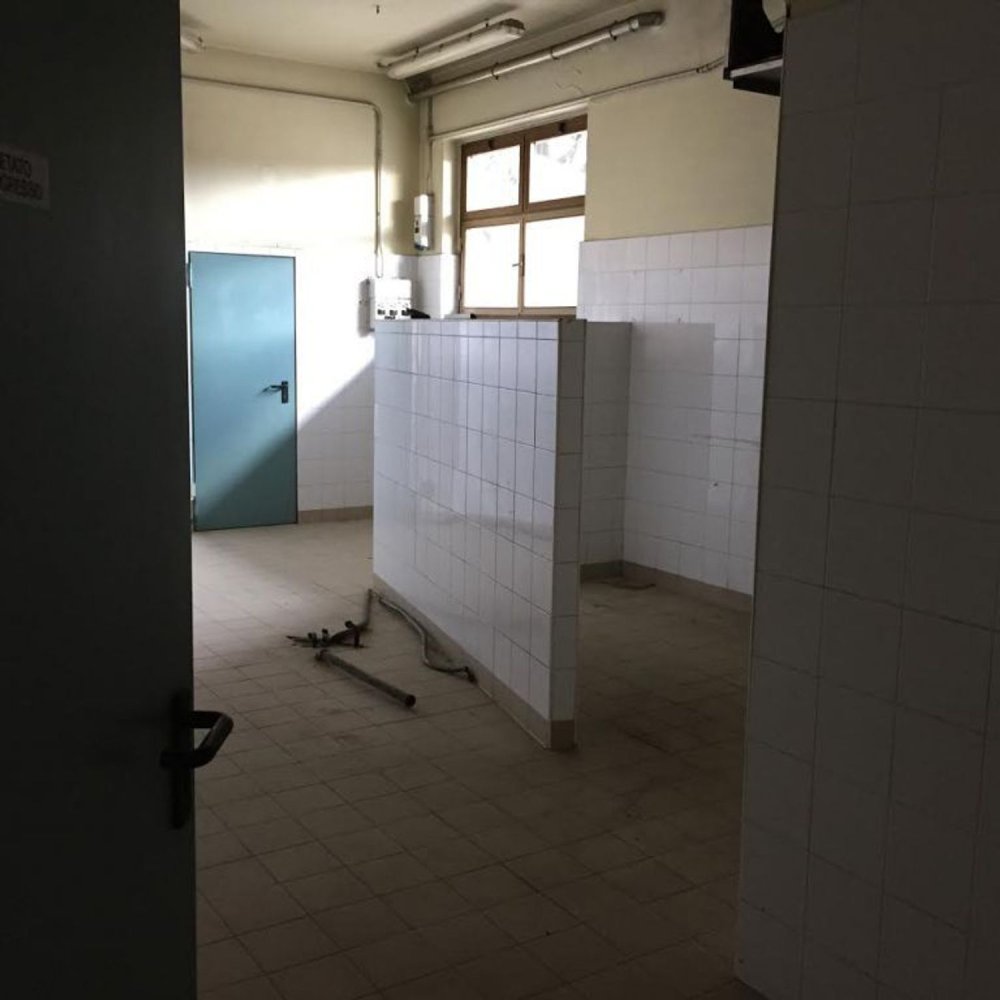 2غرفة عقار تجاري في Montevarchi, Italy رقم 173119