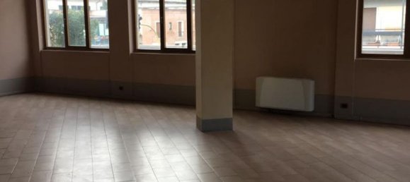 2غرفة عقار تجاري في Montevarchi, Italy رقم 173119 4