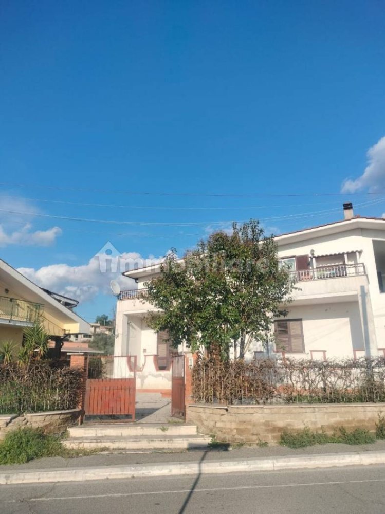 Apartamento de 3 dormitorios en Guidonia Montecelio, Italy No. 209160
